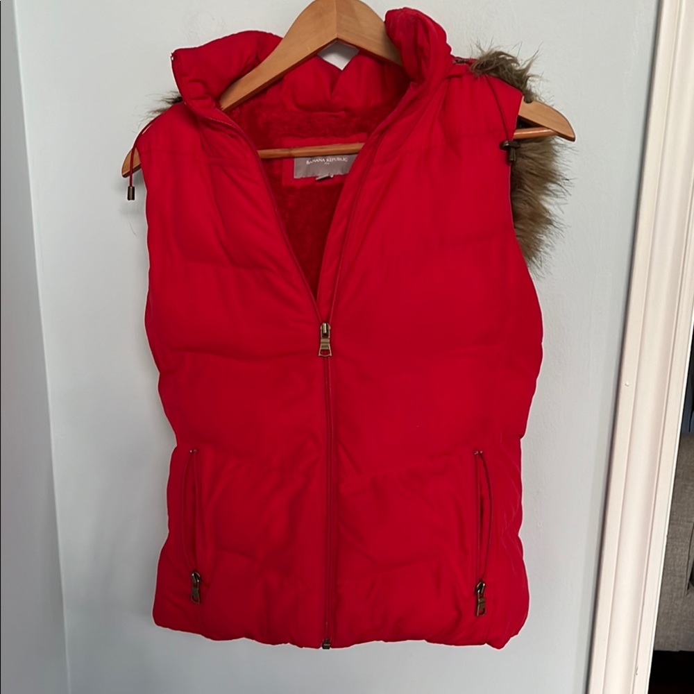 Banana Republic Red Vest with removable faux fur hood sz s EUC.